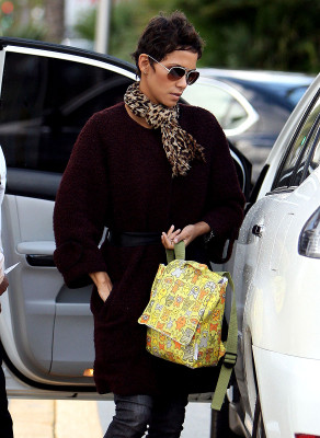 photo 20 in Halle Berry gallery [id317346] 2010-12-23 00:00:00