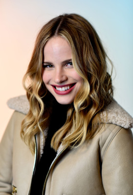 photo 19 in Halston Sage gallery [id928497] 2017-04-30 00:00:00