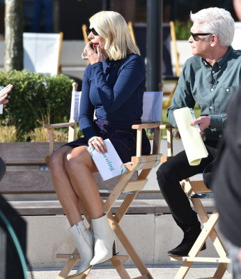 Holly Willoughby pic #1126312