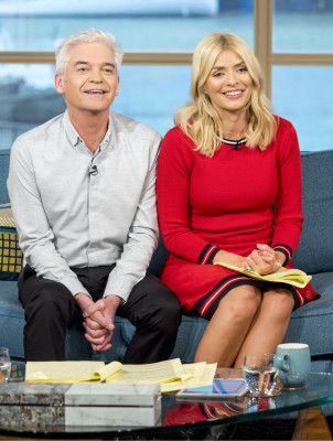 Holly Willoughby pic #1001960