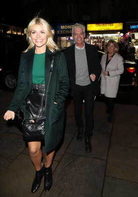 Holly Willoughby pic #999119