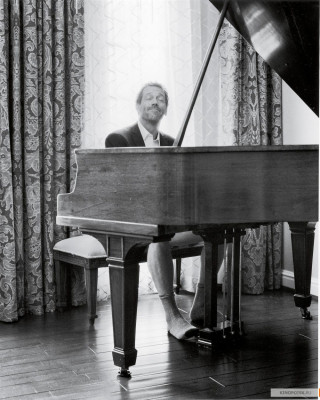 Hugh Laurie pic #206307