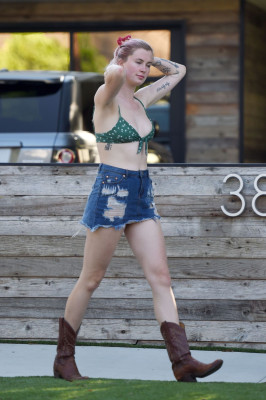photo 29 in Ireland Baldwin gallery [id1154254] 2019-07-19 00:00:00
