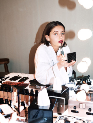 Iris Law pic #909370