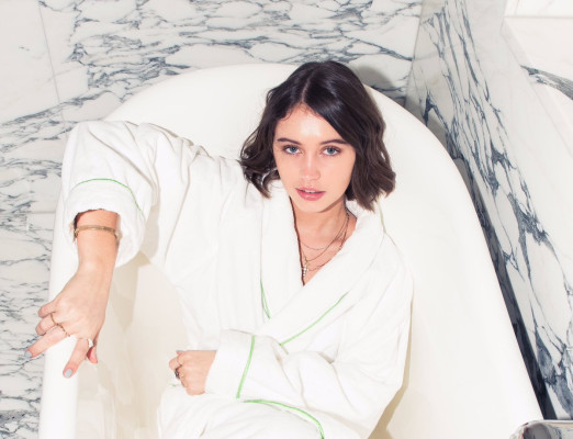 Iris Law pic #918138