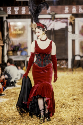 Isabella Rosselini for Betsey Johnson FW 1995