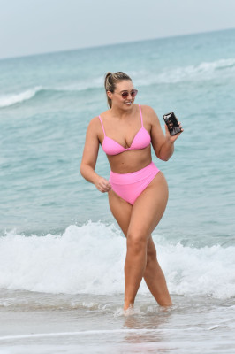 Iskra Lawrence pic #1091654