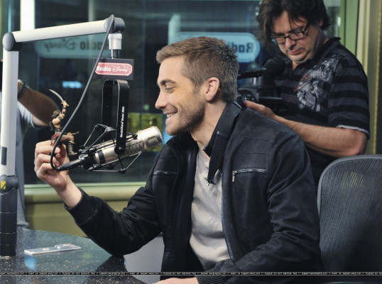photo 12 in Jake Gyllenhaal gallery [id267481] 2010-06-28 00:00:00