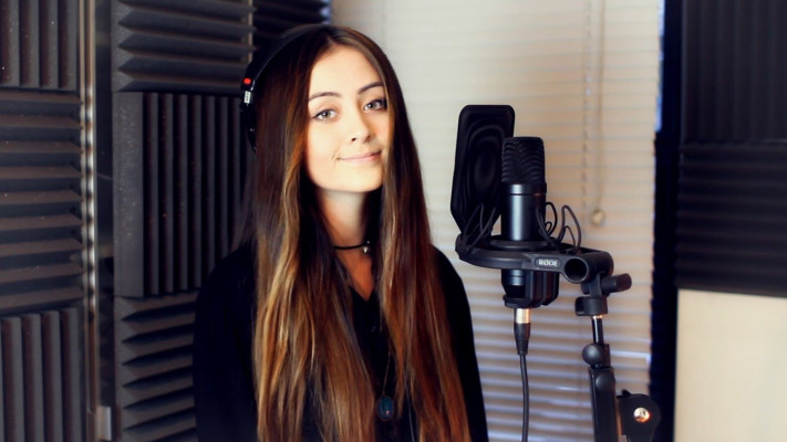 Jasmine Thompson pic #852217