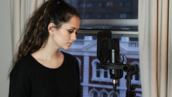 Jasmine Thompson pic #836245