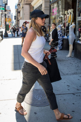Jennifer Aniston pic #859125
