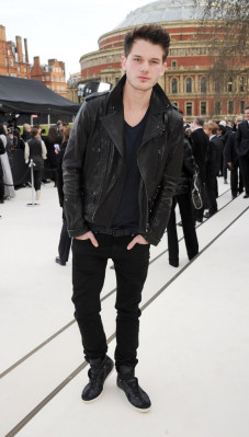 Jeremy Irvine pic #719357