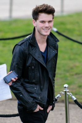 Jeremy Irvine pic #718700