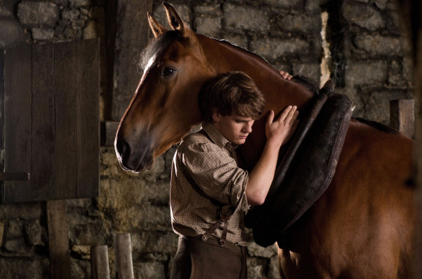 Jeremy Irvine pic #711515