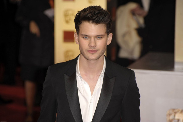 photo 8 in Jeremy Irvine gallery [id717750] 2014-07-17 00:00:00