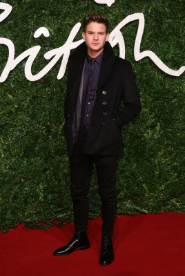 Jeremy Irvine pic #745376