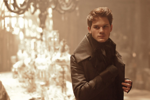 Jeremy Irvine pic #711512