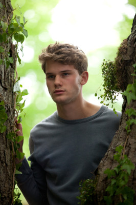 Jeremy Irvine pic #711521