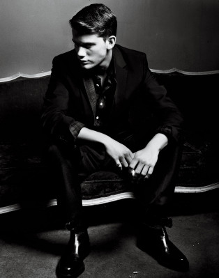 Jeremy Irvine pic #706935