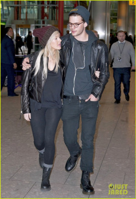 Jeremy Irvine pic #714273
