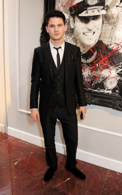 Jeremy Irvine pic #718314