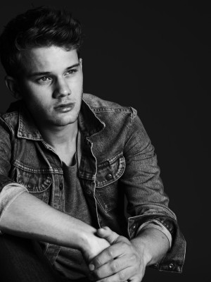Jeremy Irvine pic #706930