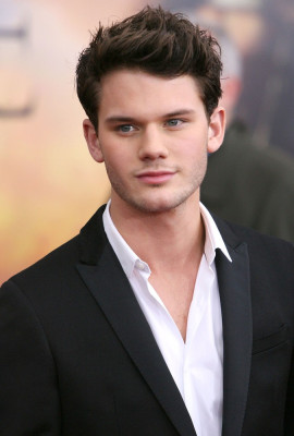 Jeremy Irvine pic #711518