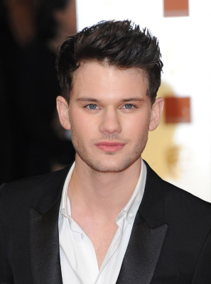 Jeremy Irvine pic #717756