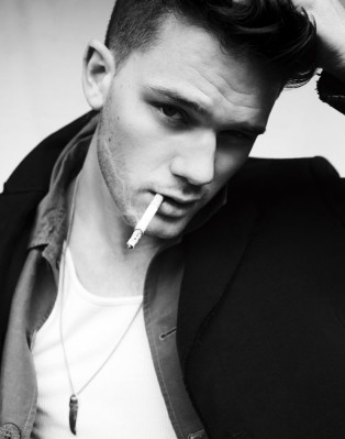 photo 6 in Jeremy Irvine gallery [id770117] 2015-04-27 00:00:00