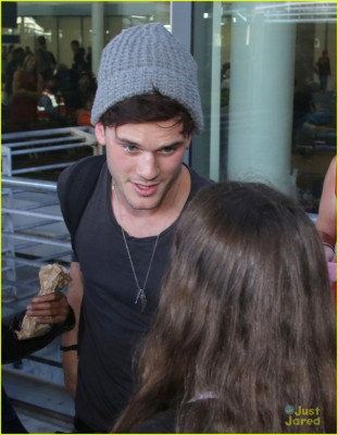 Jeremy Irvine pic #714570