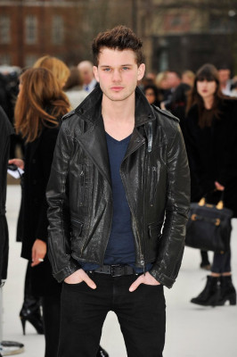 Jeremy Irvine pic #718835
