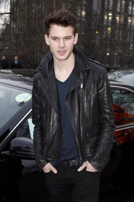 photo 17 in Jeremy Irvine gallery [id718836] 2014-07-23 00:00:00