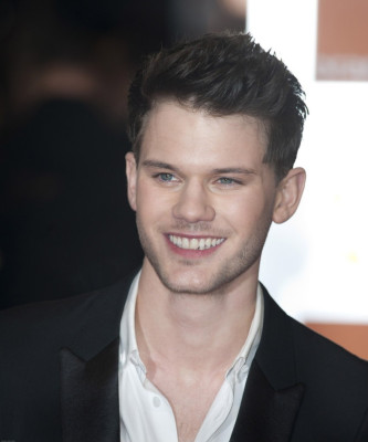 Jeremy Irvine pic #717755