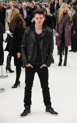 Jeremy Irvine pic #719983