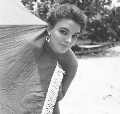 Joan Collins pic #1320963