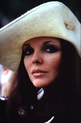 Joan Collins pic #361778
