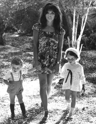 Joan Collins pic #361733