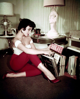 Joan Collins pic #265432