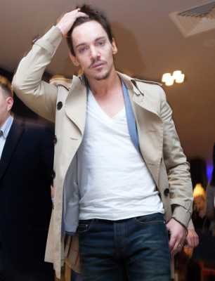 Jonathan Rhys-Meyers pic #727499