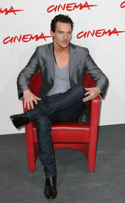 Jonathan Rhys-Meyers pic #614340