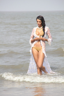 Judi Shekoni pic #963785