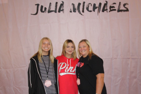 photo 3 in Julia Michaels gallery [id1169466] 2019-08-19 00:00:00