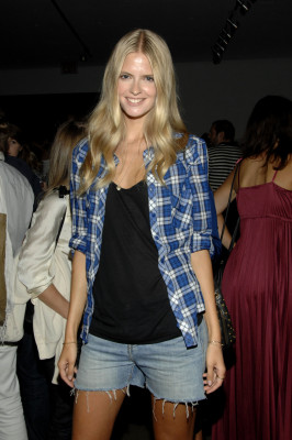 Julia Stegner pic #137522
