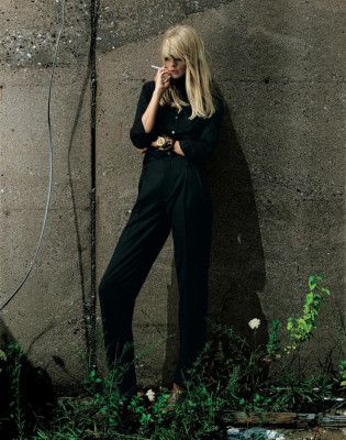 Julia Stegner pic #229681