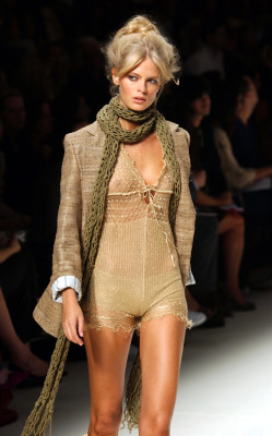 Julia Stegner pic #21472