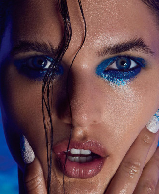 Julia Van Os pic #1358589