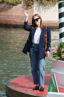 Julianne Moore pic #1310522