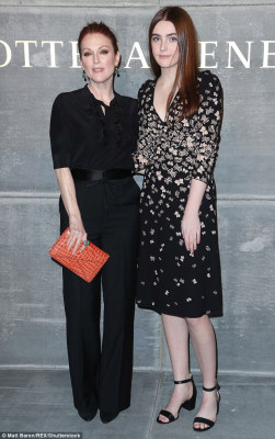 Julianne Moore pic #1007400