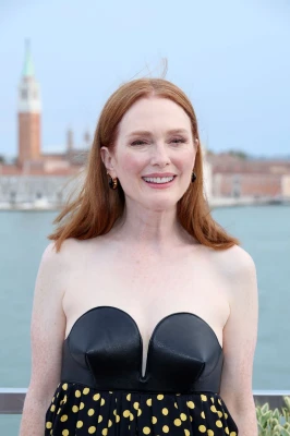 Julianne Moore pic #1310527