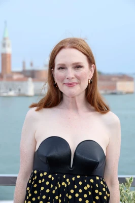 Julianne Moore pic #1310525